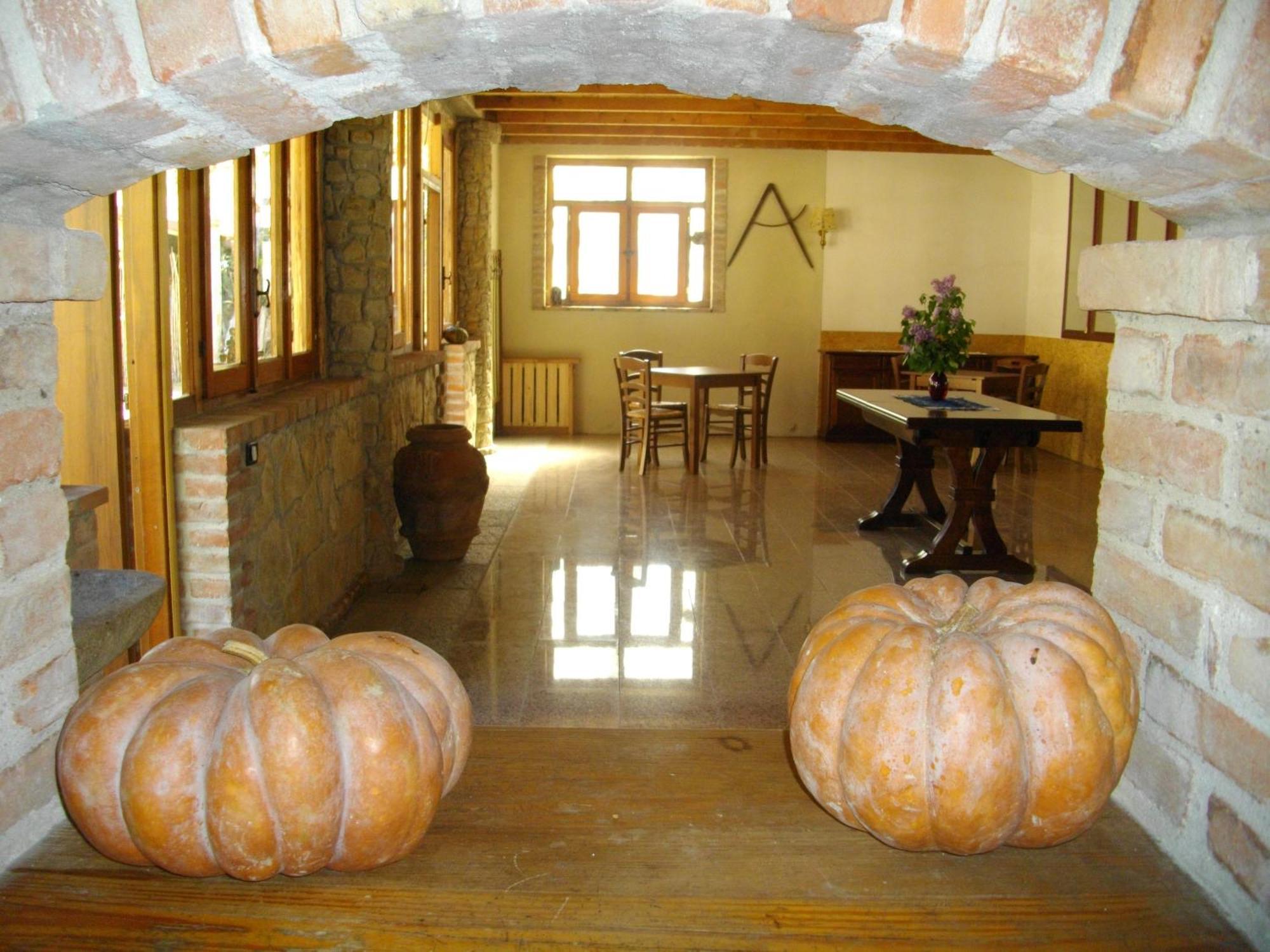 La Martinella Villa Canelli Buitenkant foto